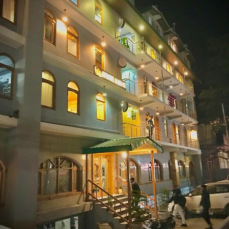 The Avenue Hotel , Manali A River Side Hotel Екстер'єр фото