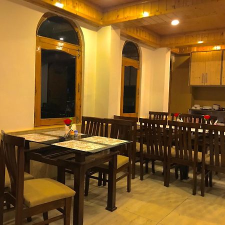 The Avenue Hotel , Manali A River Side Hotel Екстер'єр фото