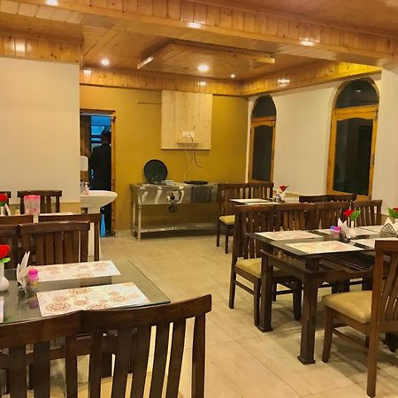 The Avenue Hotel , Manali A River Side Hotel Екстер'єр фото