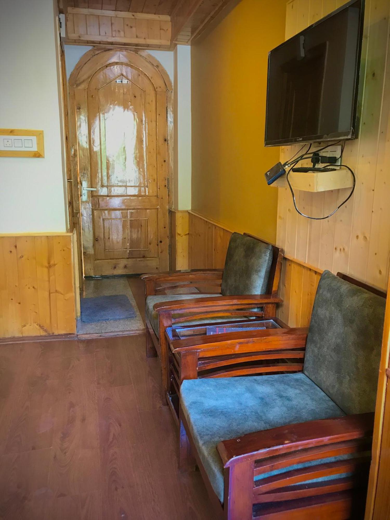 The Avenue Hotel , Manali A River Side Hotel Екстер'єр фото