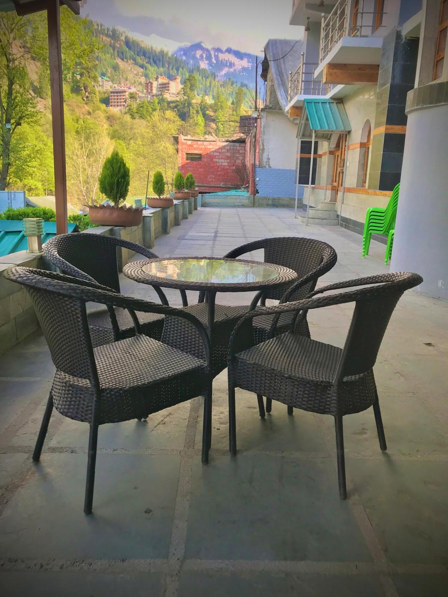 The Avenue Hotel , Manali A River Side Hotel Екстер'єр фото