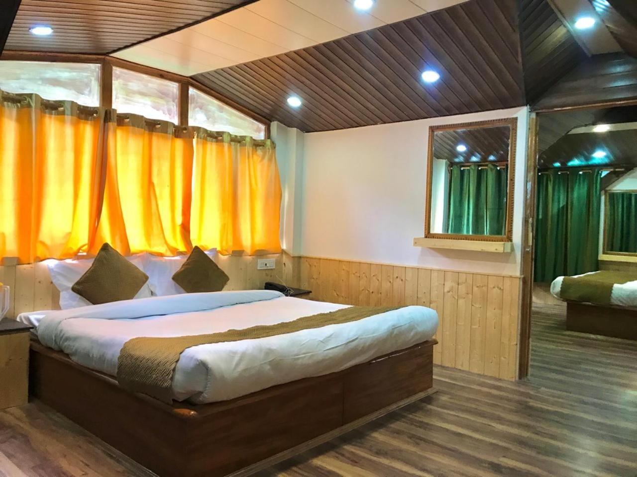 The Avenue Hotel , Manali A River Side Hotel Екстер'єр фото