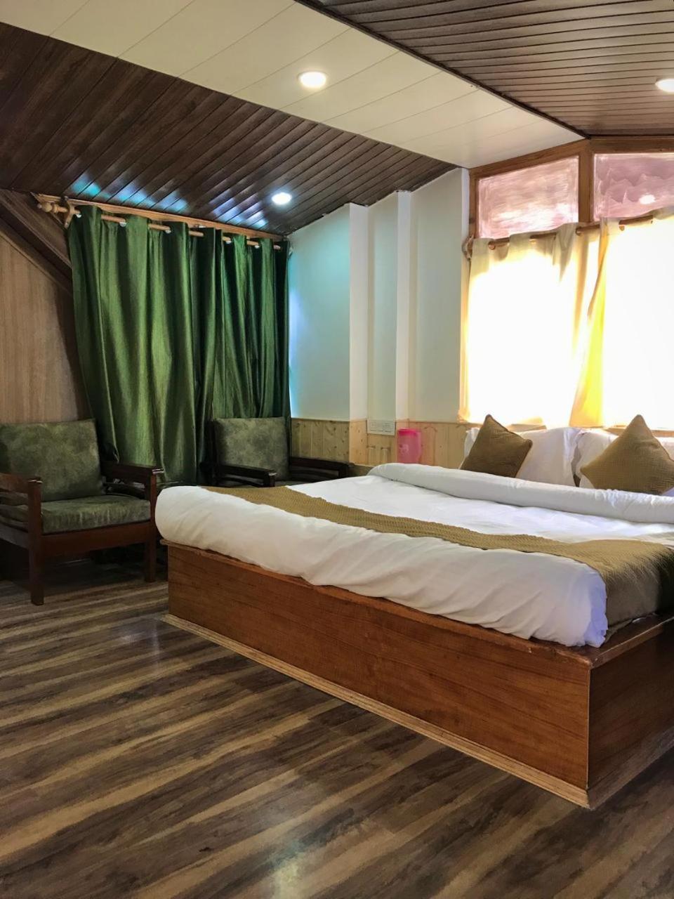 The Avenue Hotel , Manali A River Side Hotel Екстер'єр фото