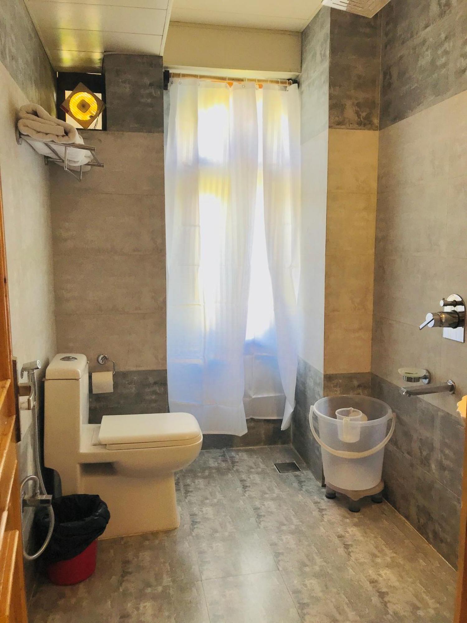 The Avenue Hotel , Manali A River Side Hotel Екстер'єр фото