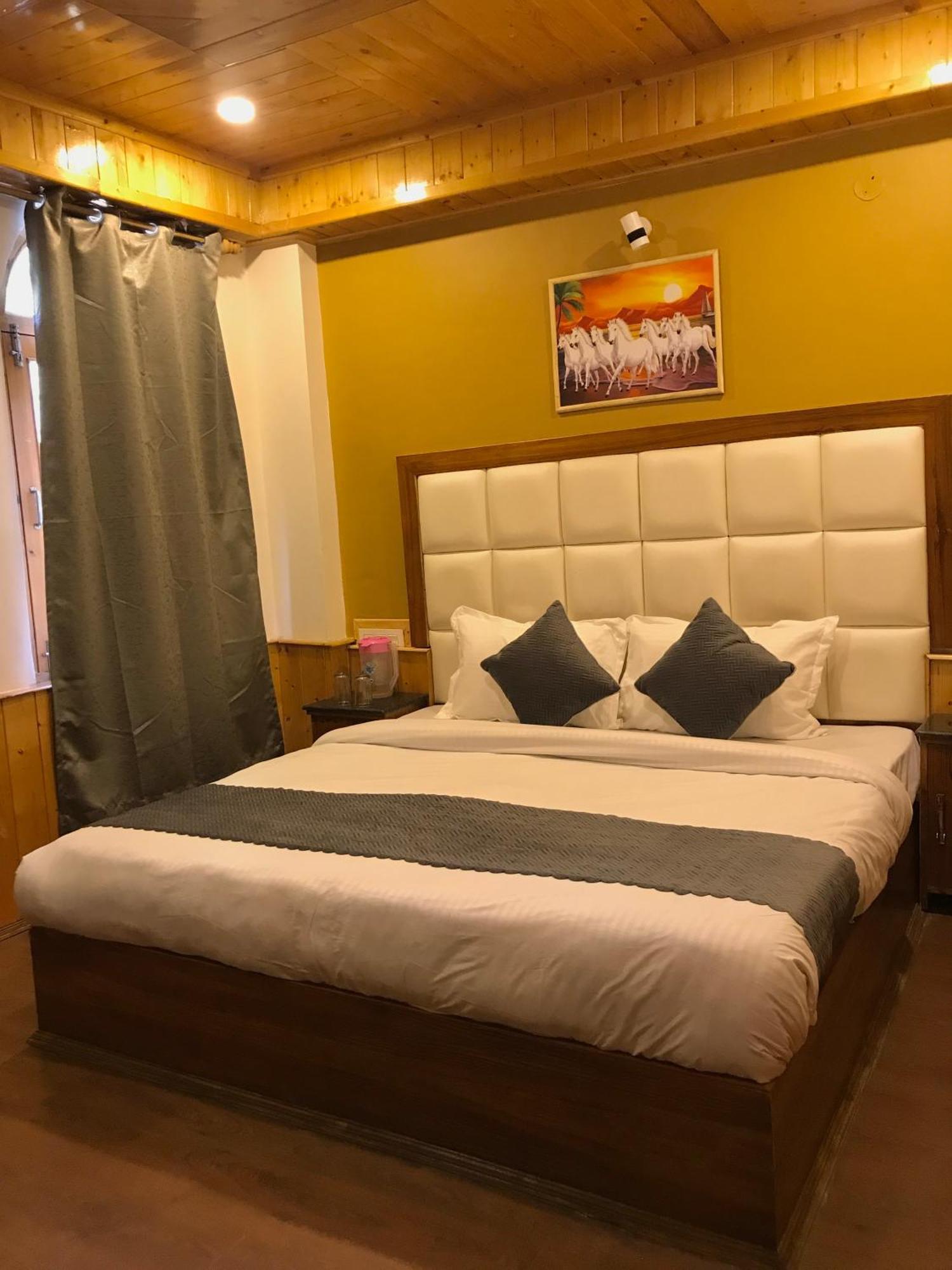 The Avenue Hotel , Manali A River Side Hotel Екстер'єр фото