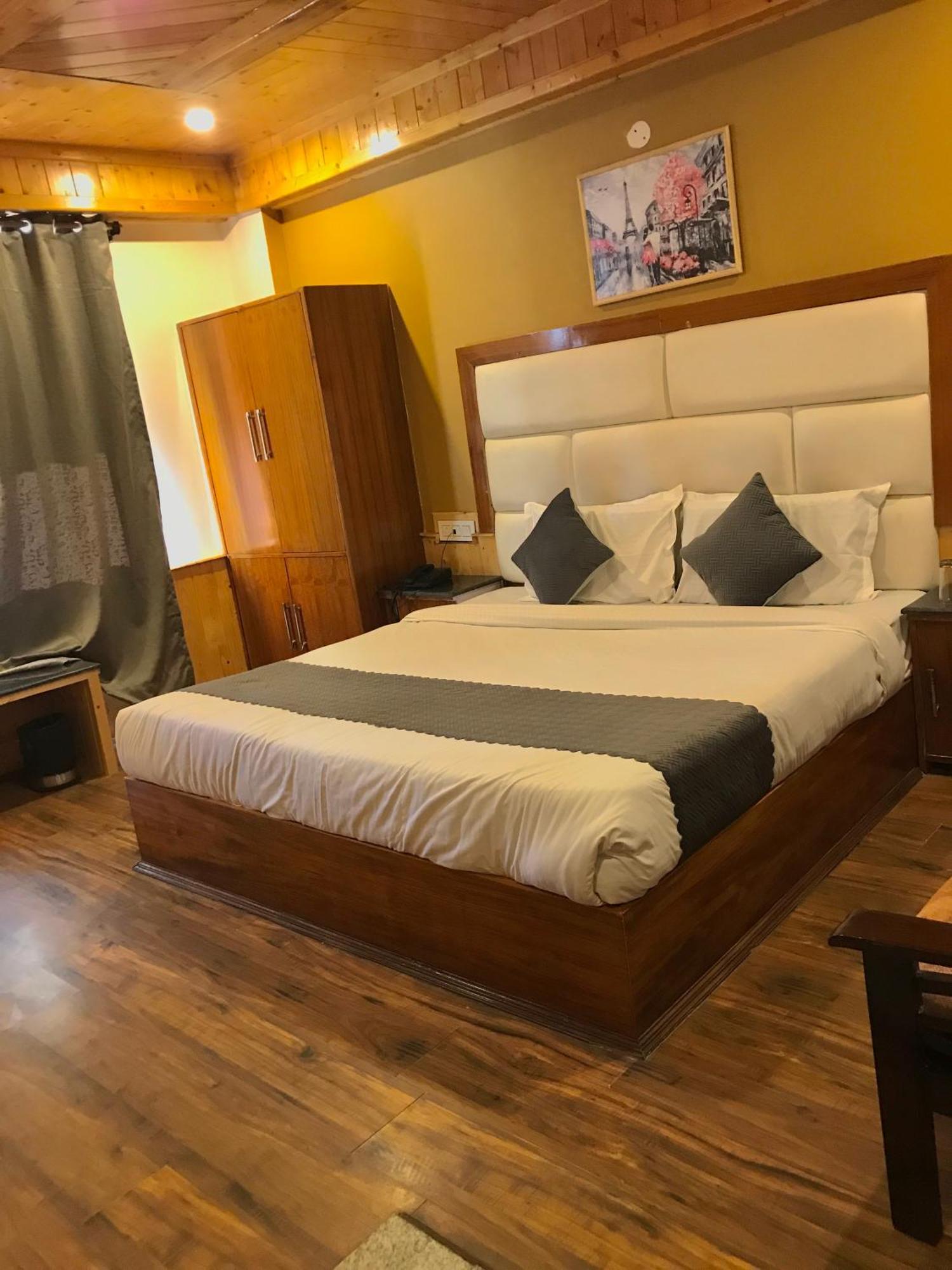 The Avenue Hotel , Manali A River Side Hotel Екстер'єр фото