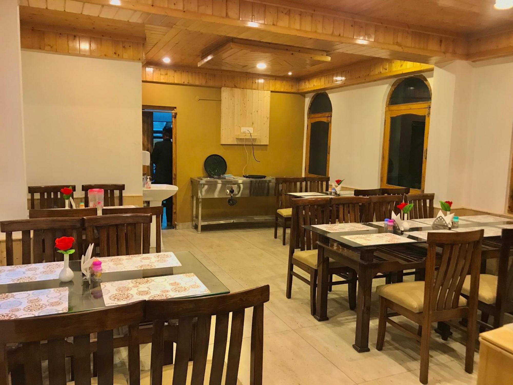 The Avenue Hotel , Manali A River Side Hotel Екстер'єр фото